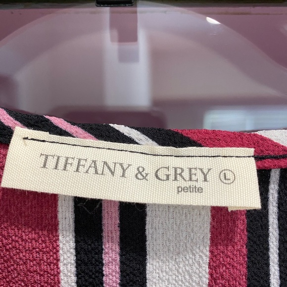 Women’s Tiffany and Grey Top; Size Large Petite; NWT NEVER WORN - Picture 3 of 4